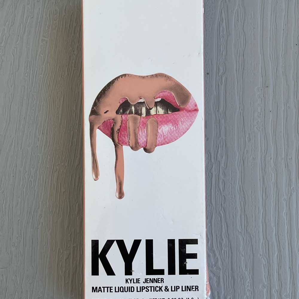 Kylie Jenner full Matte Liquid lip stick & lip liner KOKO K